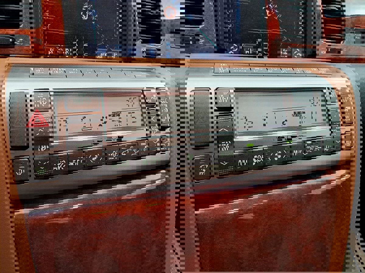 Used 2004 Lexus SC 430 Convertible image 23