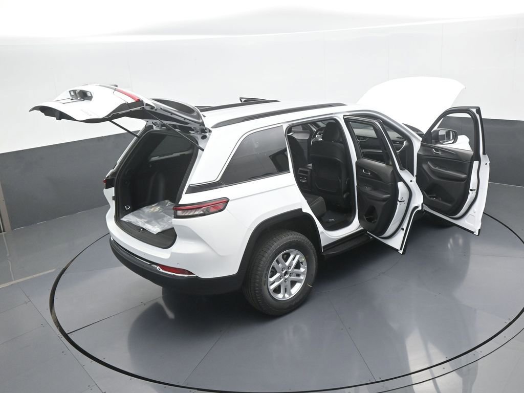 Used 2025 Jeep Grand Cherokee Laredo image 62