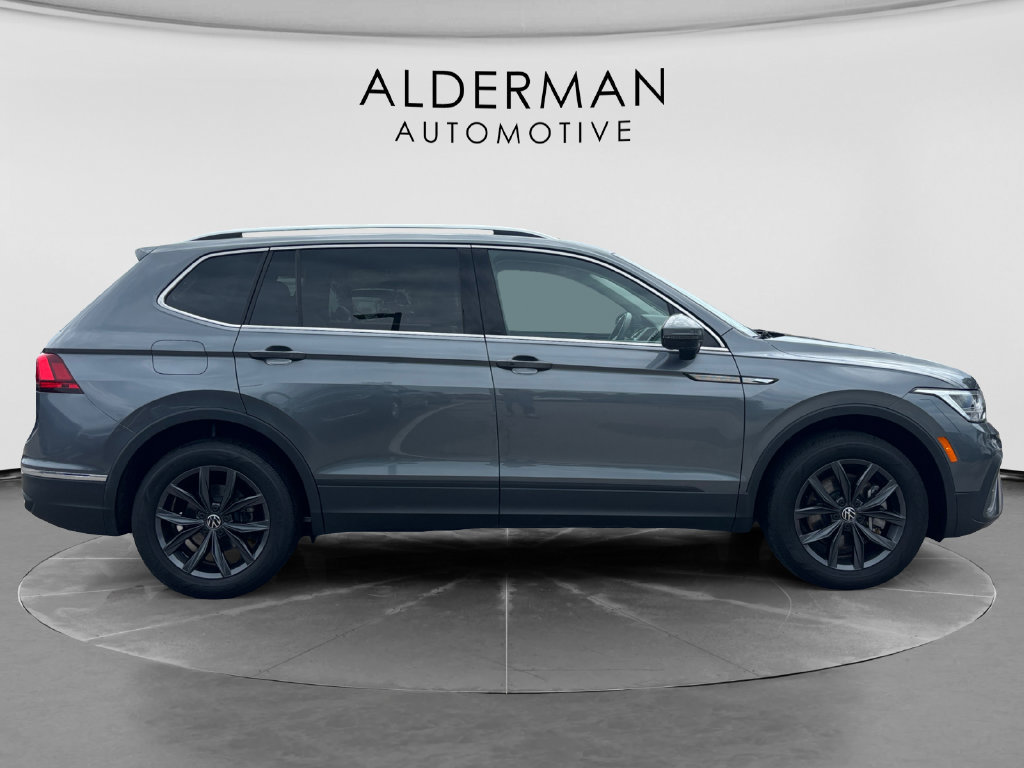 Used 2023 Volkswagen Tiguan SE AWD/4WD image 6