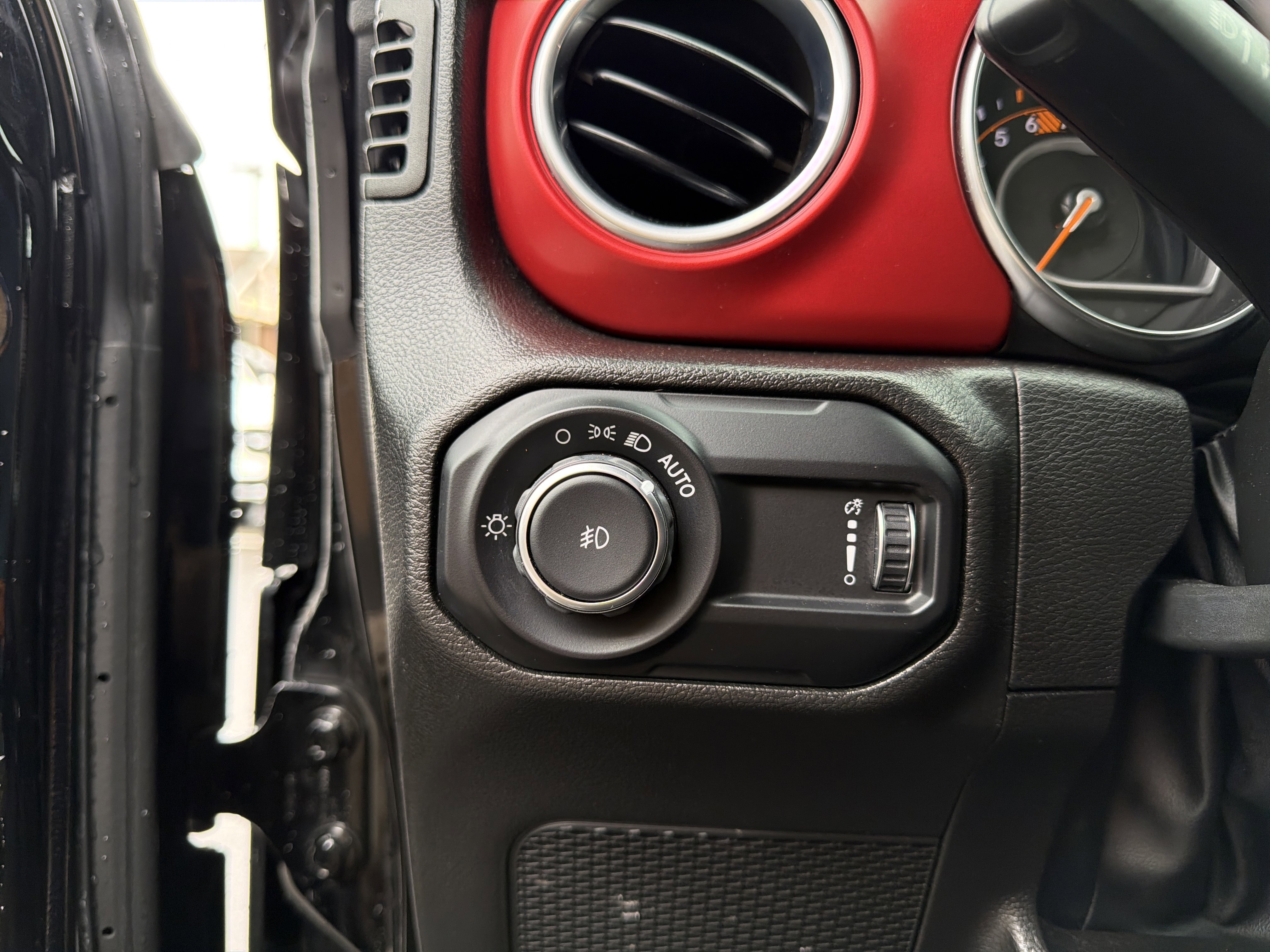 Used 2023 Jeep Wrangler Unlimited Rubicon w/ LED Lighting Group image 15