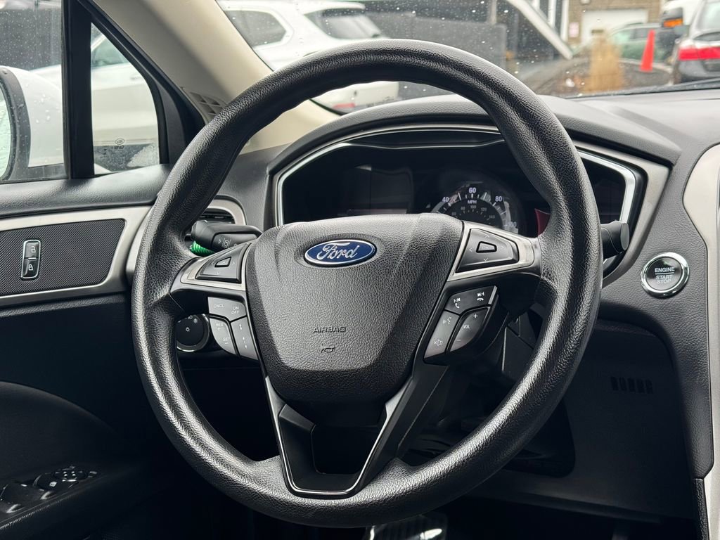 Used 2020 Ford Fusion SE image 17