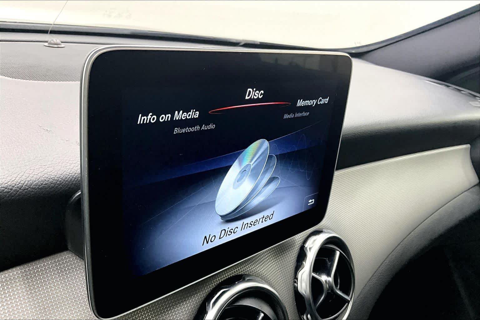 Used 2020 Mercedes-Benz GLA 250 w/ Premium Package image 32