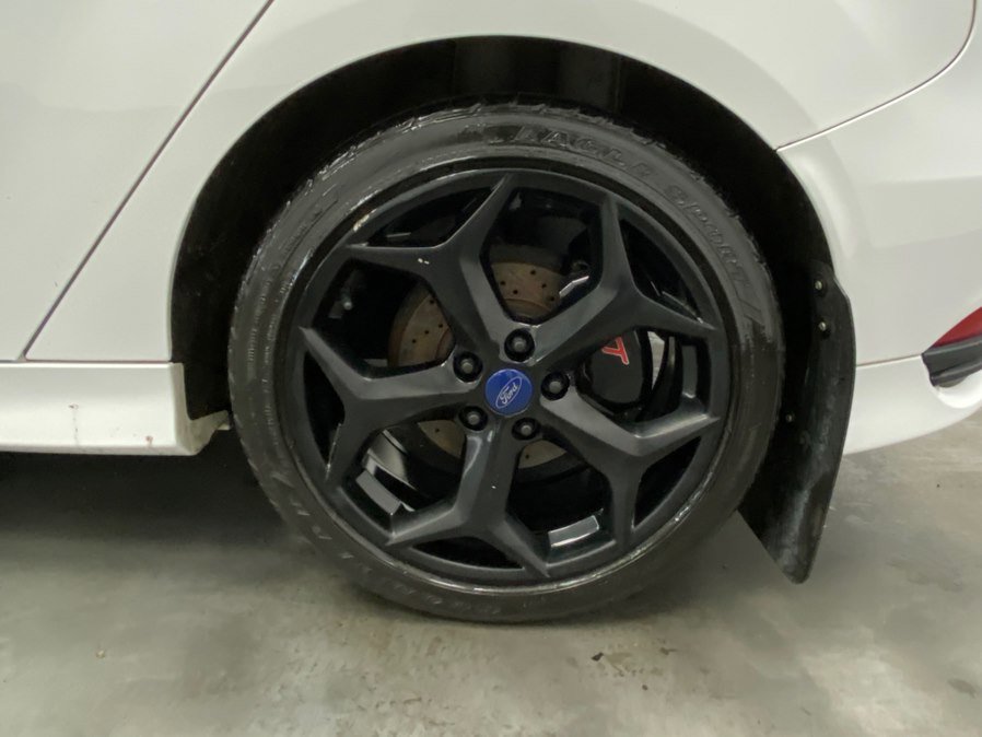 Used 2016 Ford Focus ST FWD image 18