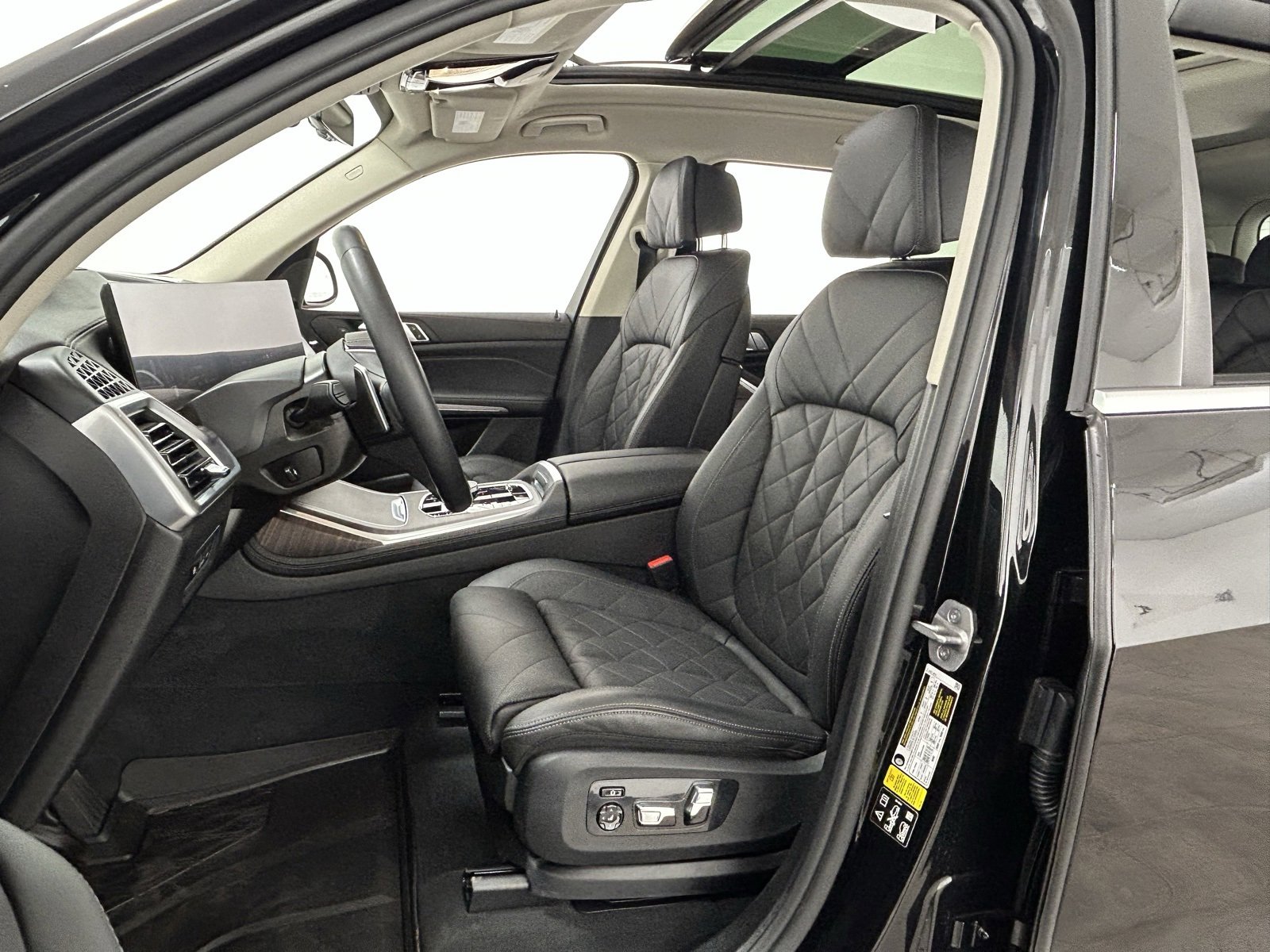 Used 2024 BMW X7 xDrive40i image 28