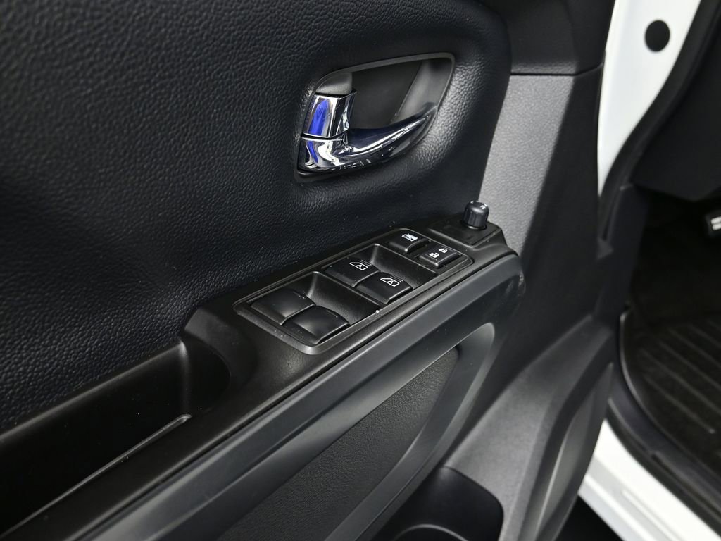 Used 2019 Nissan Titan SV w/ SV Convenience Package image 14