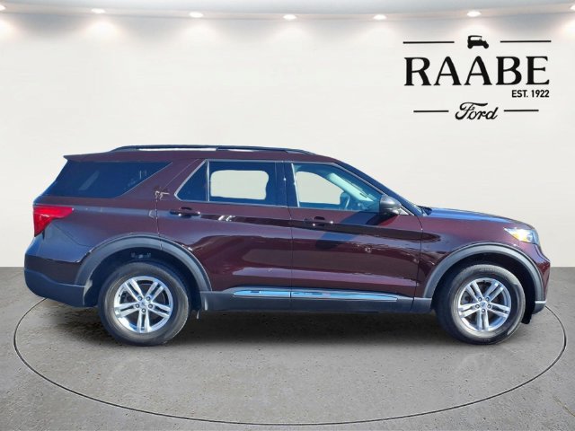 Used 2023 Ford Explorer XLT w/ Equipment Group 202A AWD/4WD image 8