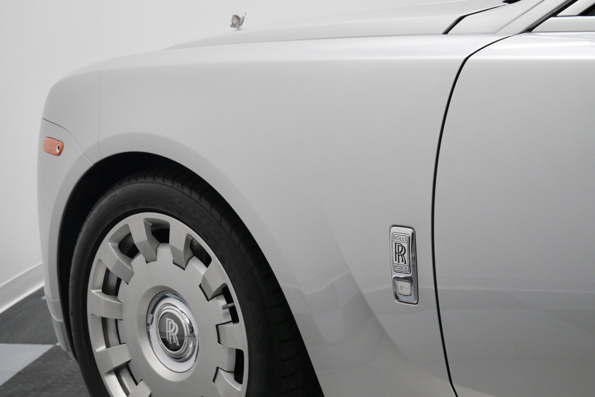 Used 2013 Rolls-Royce Ghost RWD image 45
