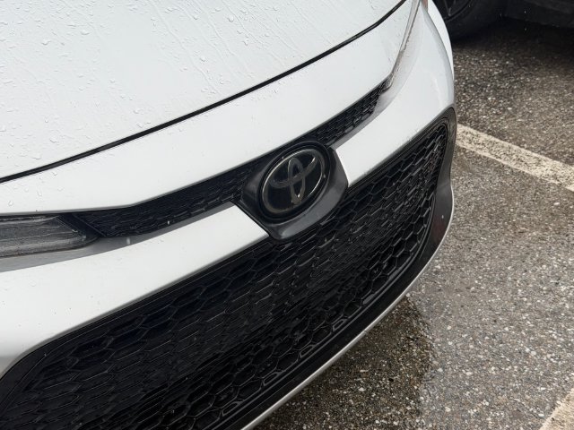 Used 2021 Toyota Corolla LE FWD image 2