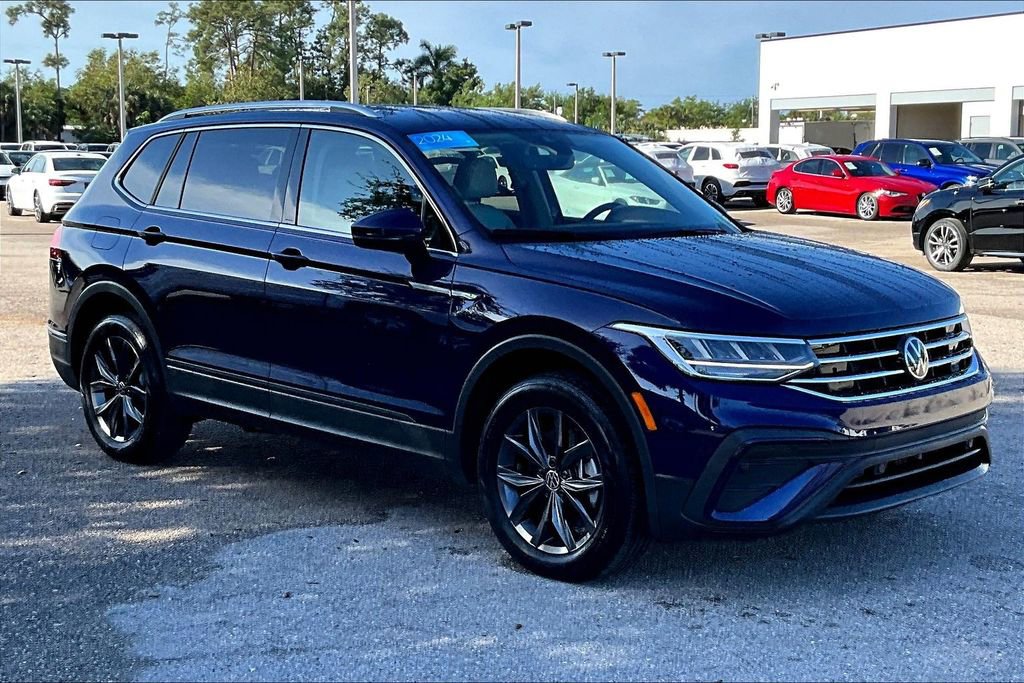 Certified 2024 Volkswagen Tiguan SE image 2