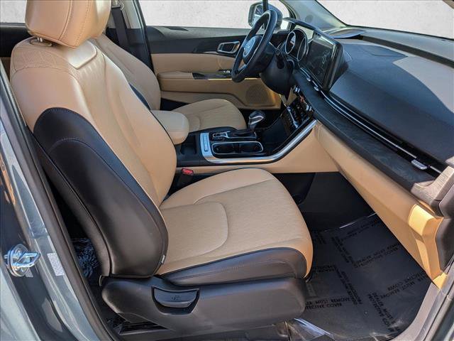 Used 2024 Kia Carnival EX FWD image 22