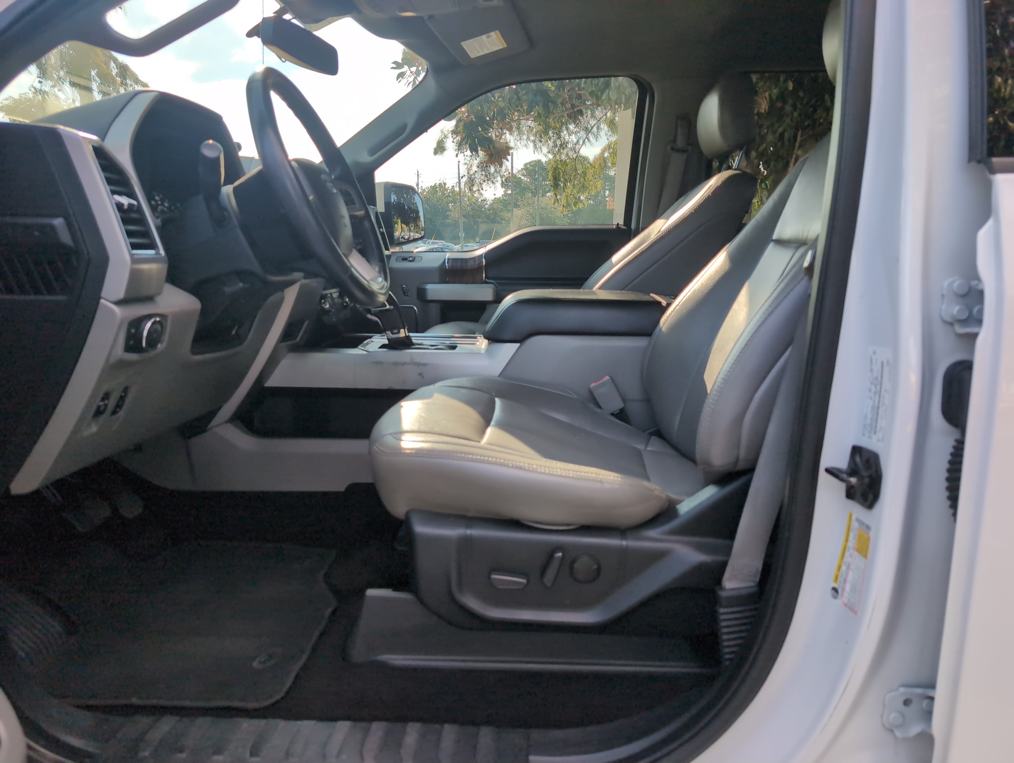 Used 2020 Ford F150 Lariat RWD image 16