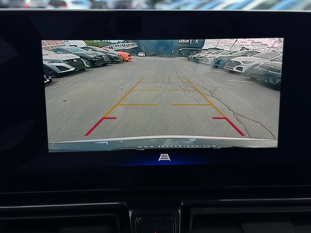 Used 2025 Chevrolet TrailBlazer LT AWD/4WD image 2
