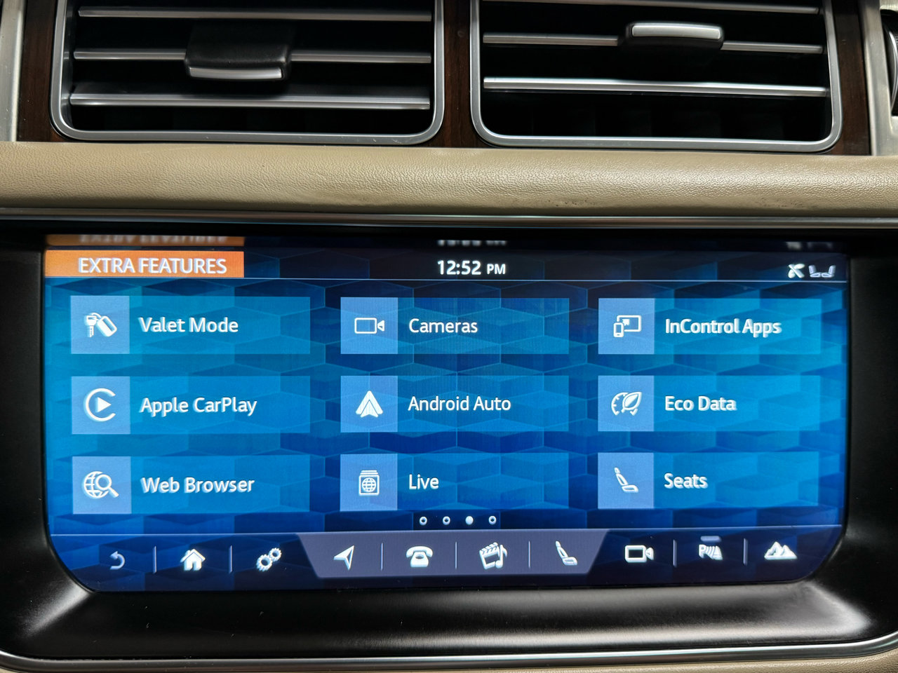 Used 2017 Land Rover Range Rover HSE image 15