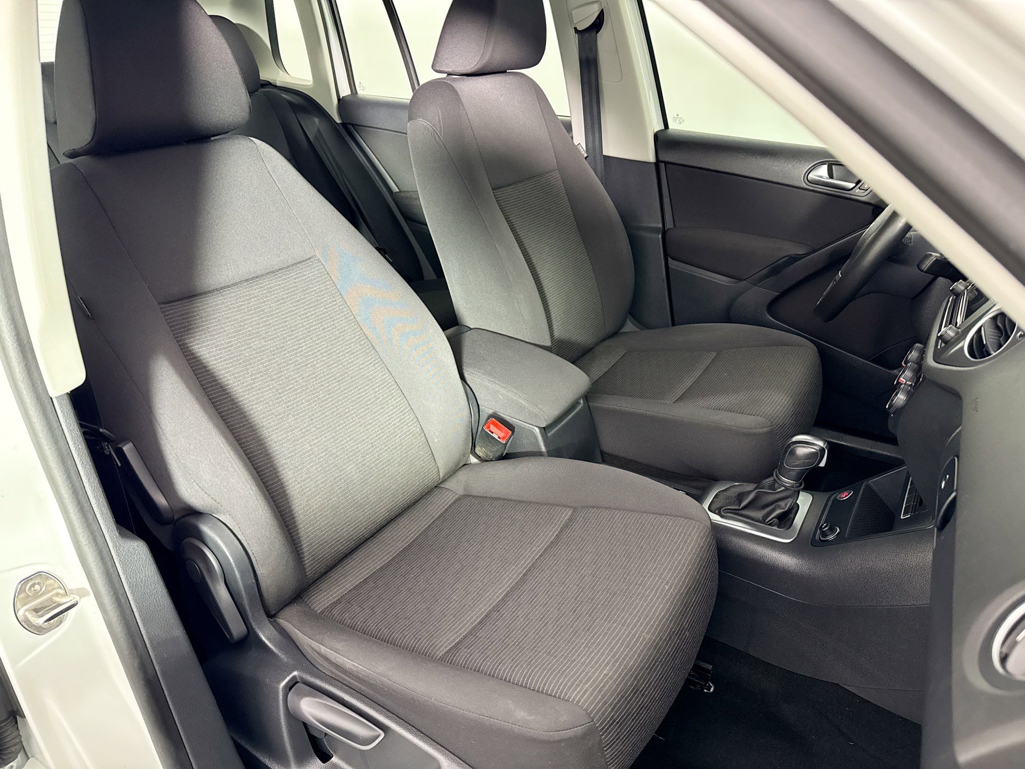 Used 2018 Volkswagen Tiguan Limited w/ Premium Package image 31
