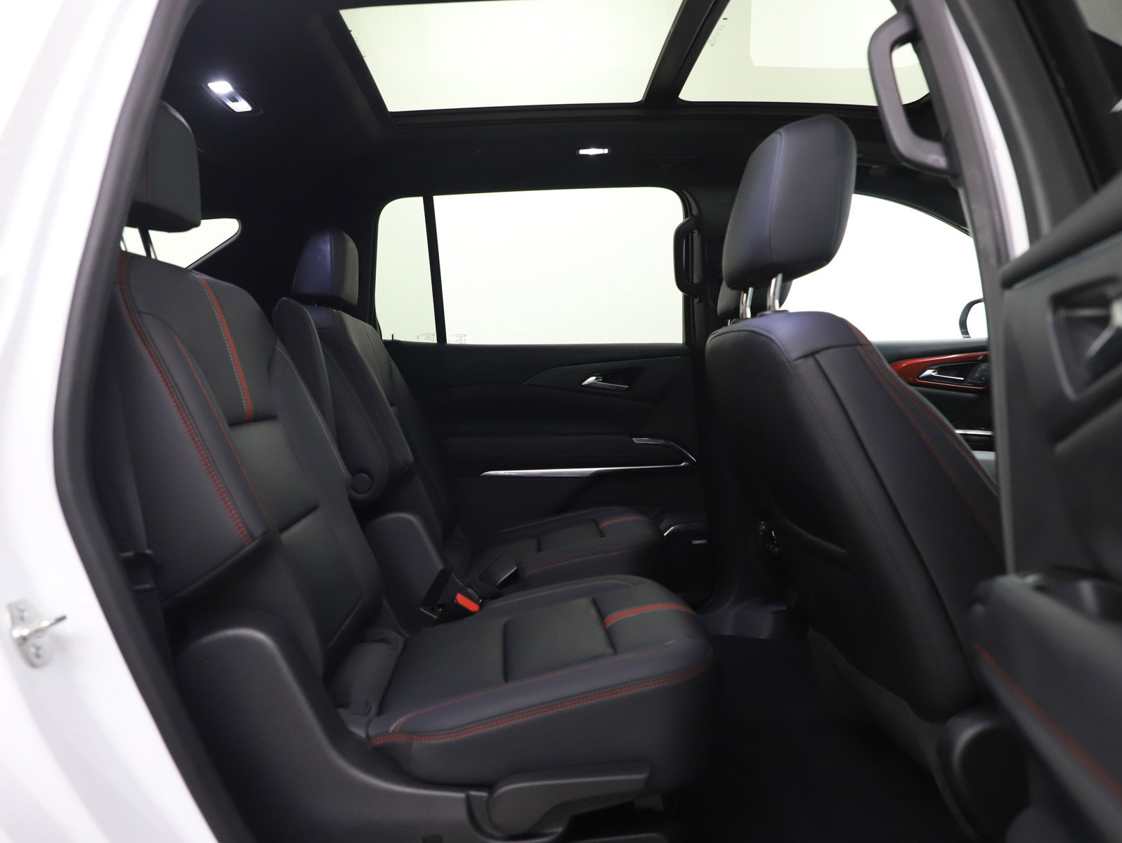 Used 2024 Chevrolet Traverse RS image 13