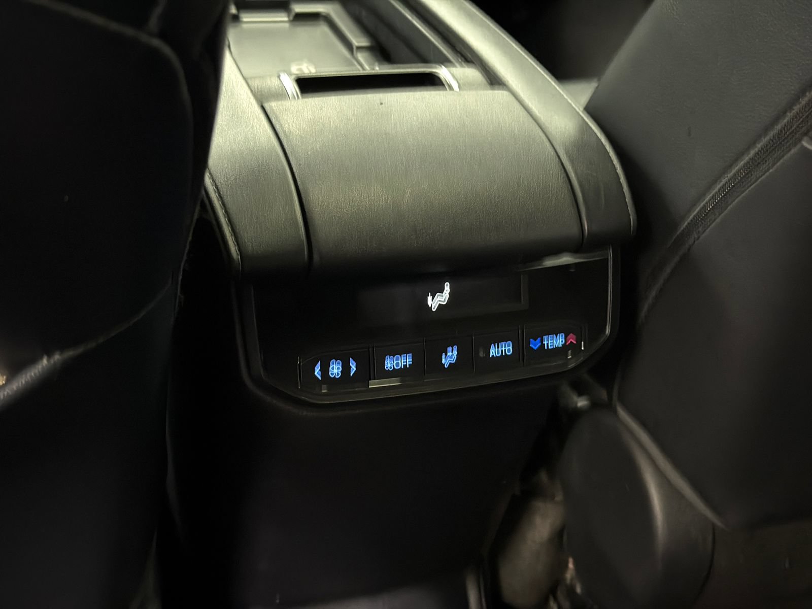 Used 2022 Toyota Highlander XSE AWD/4WD image 19