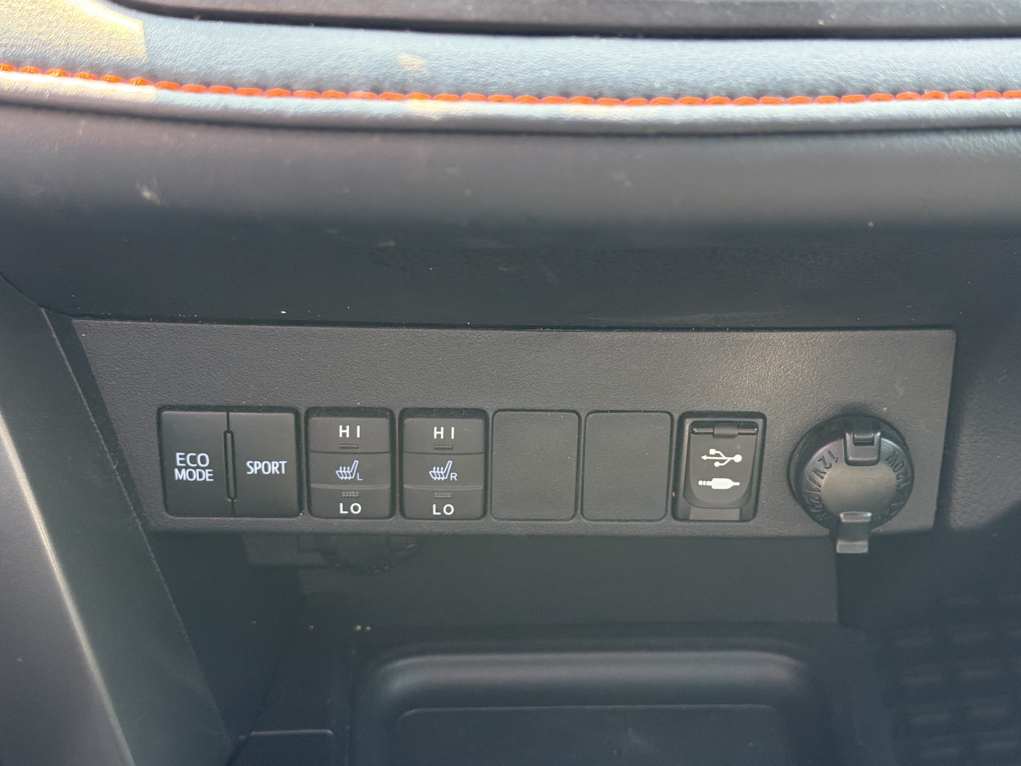 Used 2018 Toyota RAV4 SE w/ Power Extra Value Package FWD image 21