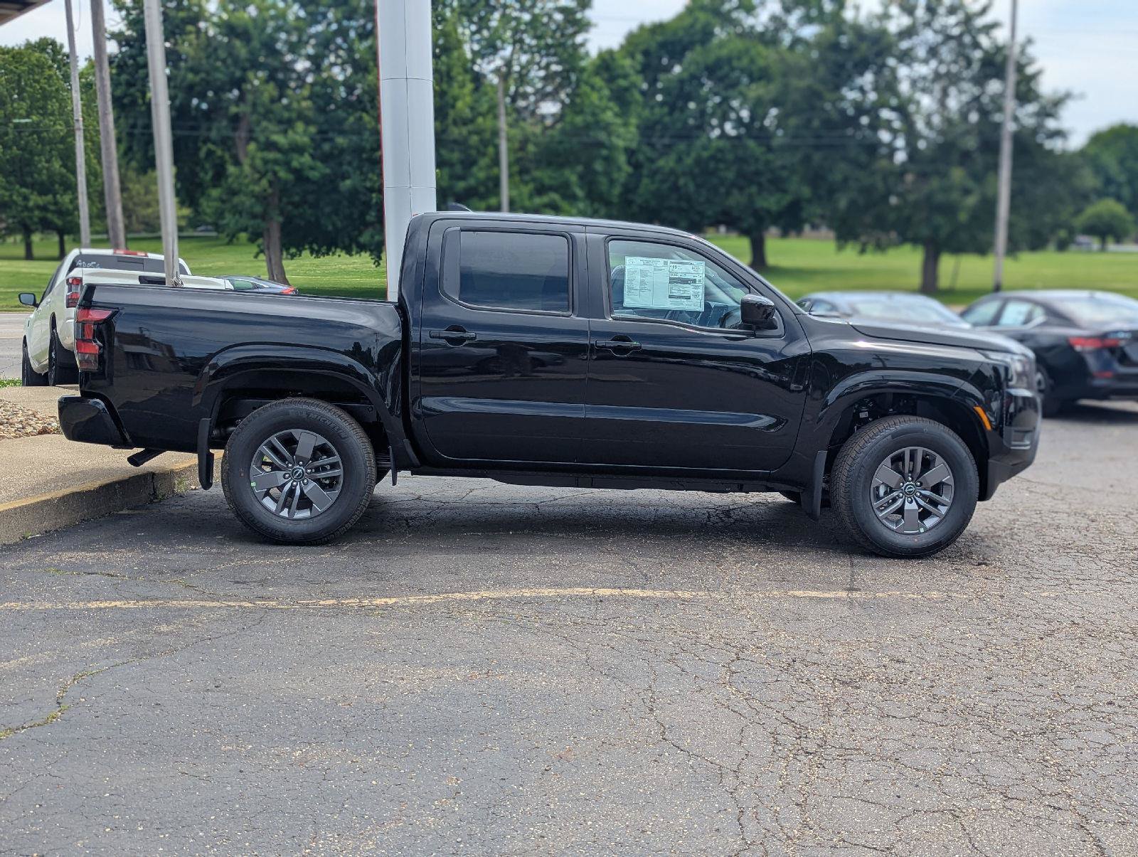 New 2026 Nissan Frontier SV w/ Tow Package AWD/4WD image 8