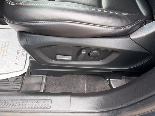 Used 2022 Ford Explorer XLT w/ Equipment Group 202A AWD/4WD image 12
