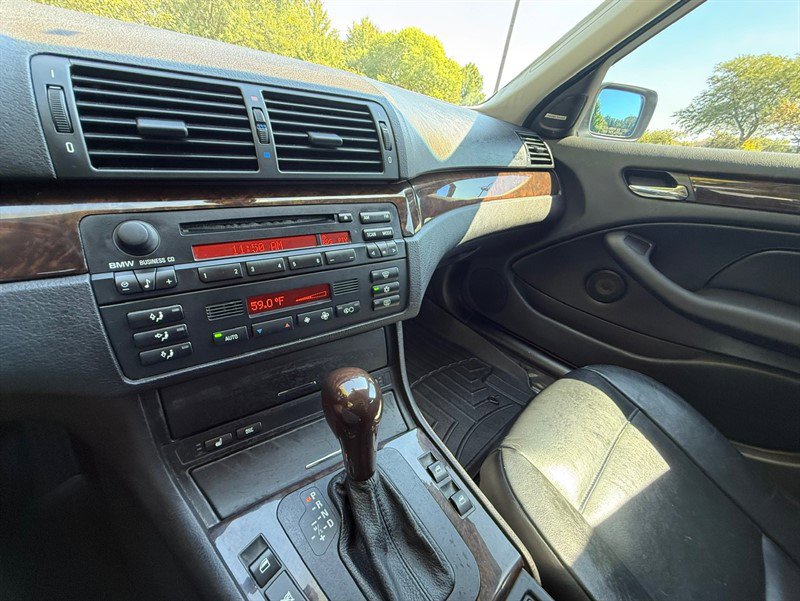 Used 2003 BMW 325i Wagon image 19