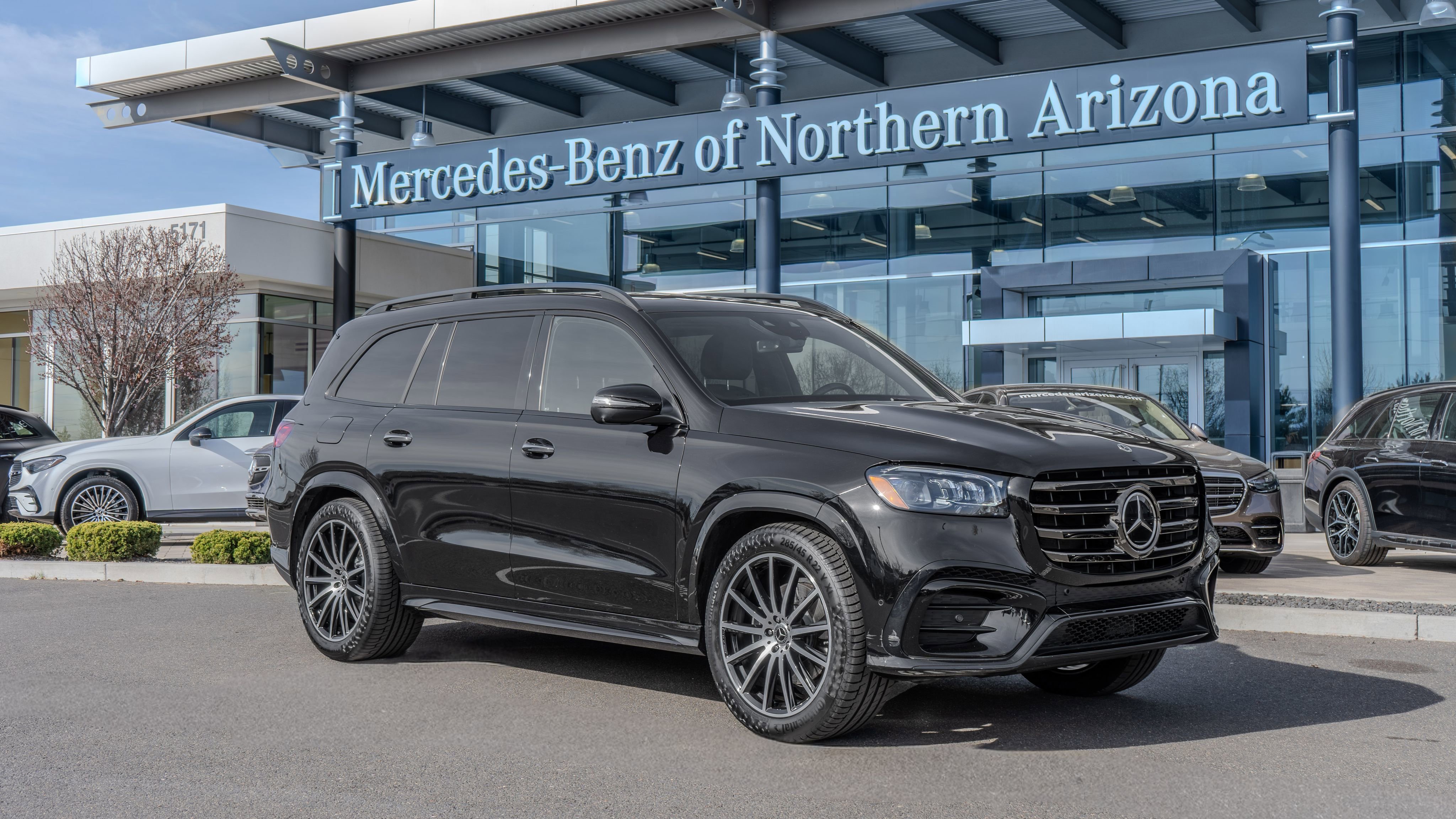 Certified 2025 Mercedes-Benz GLS 450 4MATIC w/ AMG Line Exterior image 1