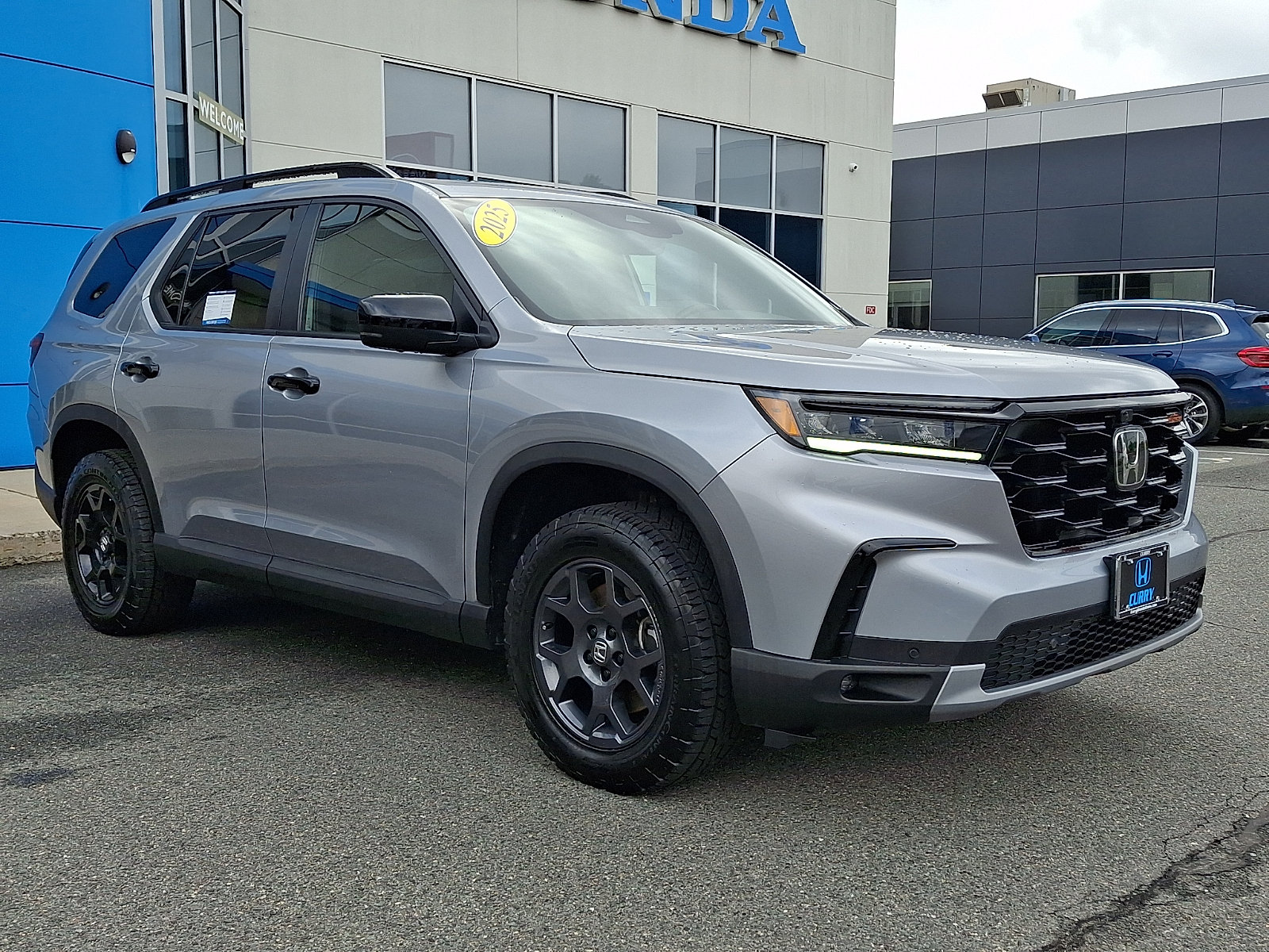 Used 2025 Honda Pilot TrailSport image 3