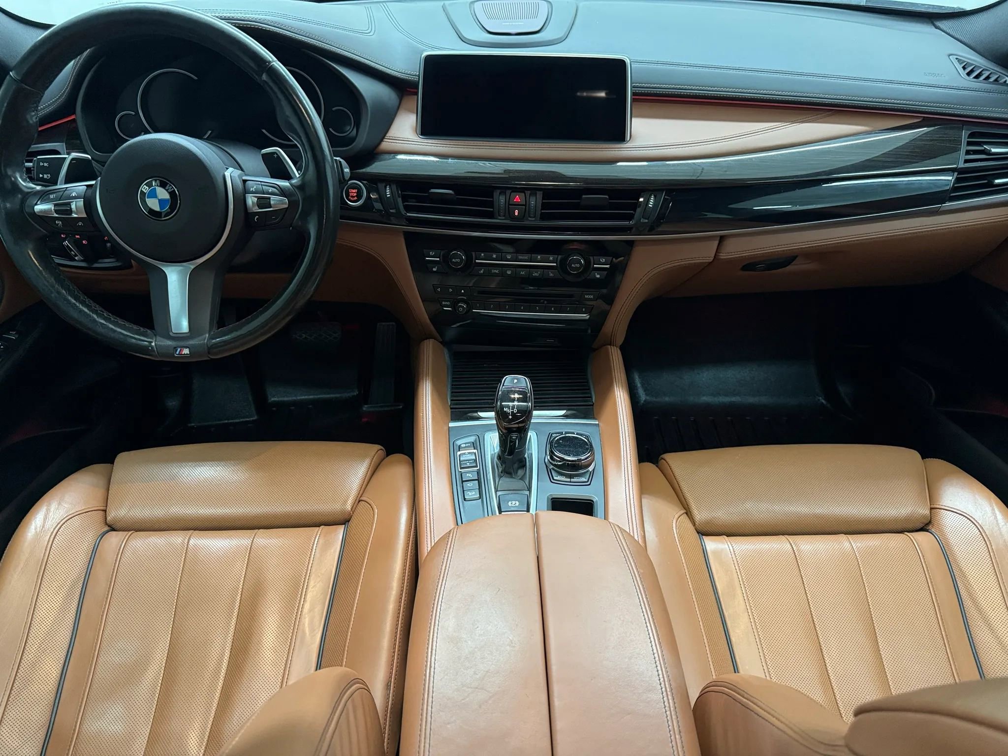 Used 2019 BMW X6 xDrive50i w/ M Sport Package image 2