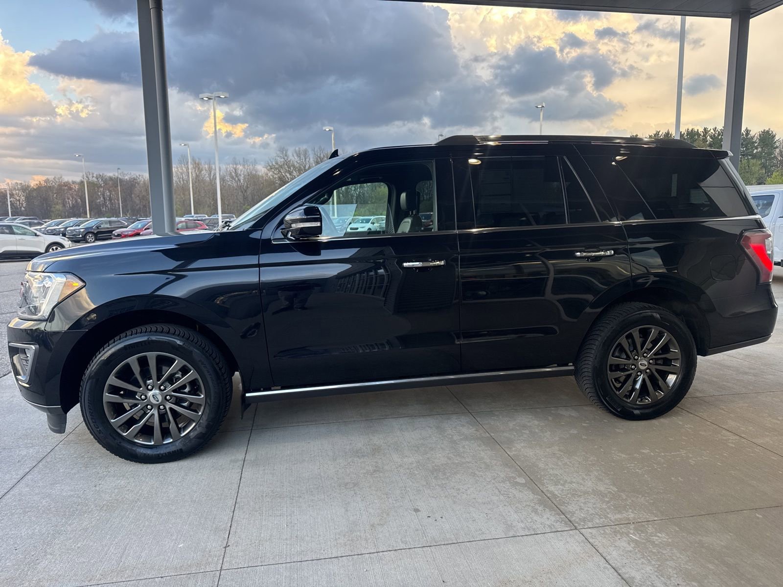 Certified 2020 Ford Expedition Limited w/ Equipment Group 301A AWD/4WD image 4