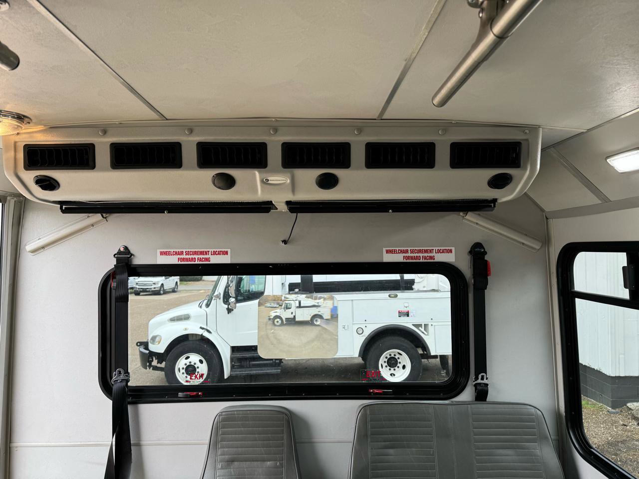 Used 2012 Ford F550 2WD Regular Cab Super Duty w/ Payload Upgrade Pkg image 19