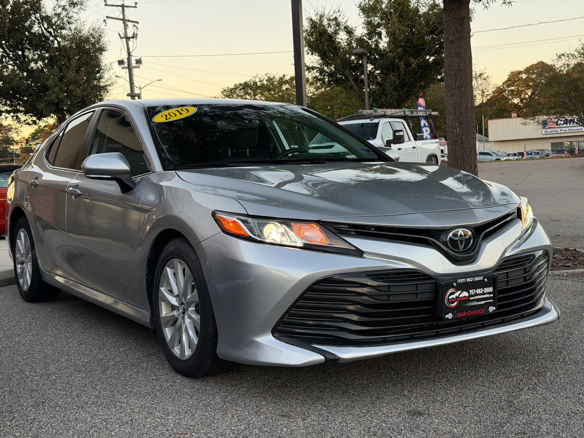 Used 2019 Toyota Camry LE FWD image 6