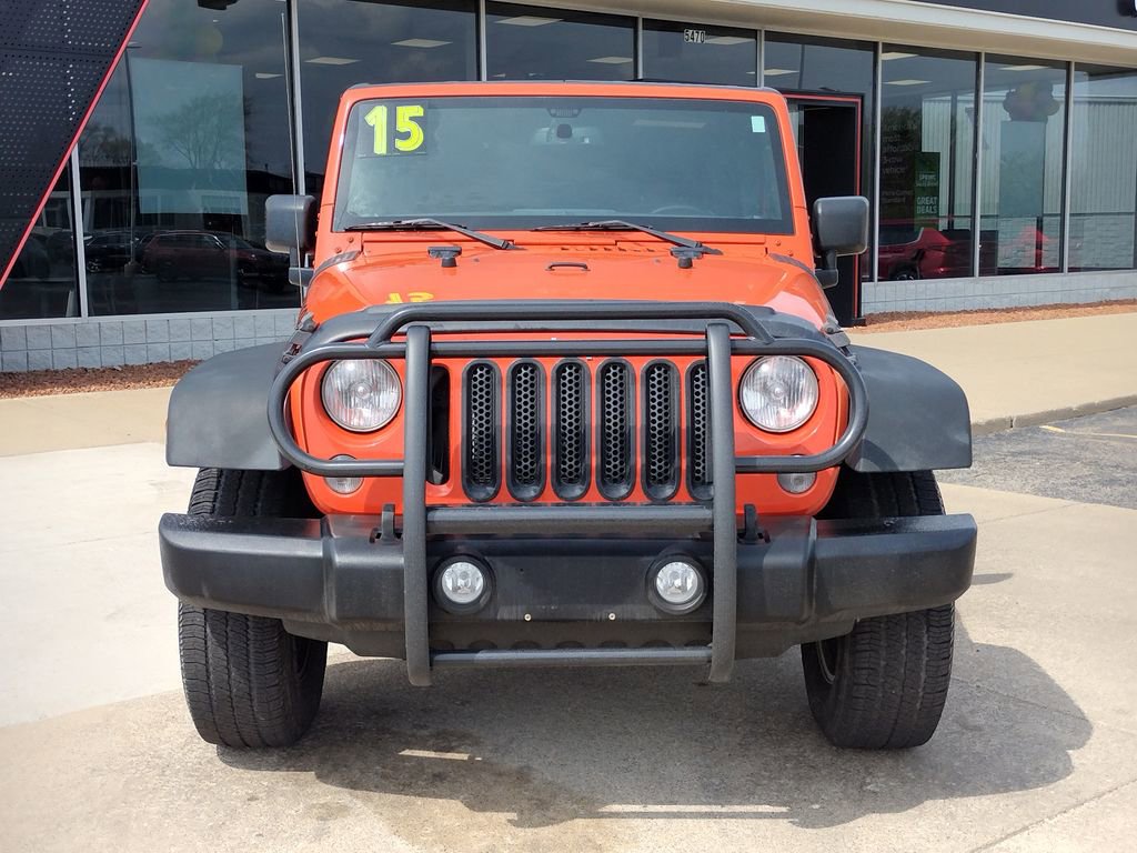 Used 2015 Jeep Wrangler Unlimited Rubicon w/ Connectivity Group AWD/4WD image 11