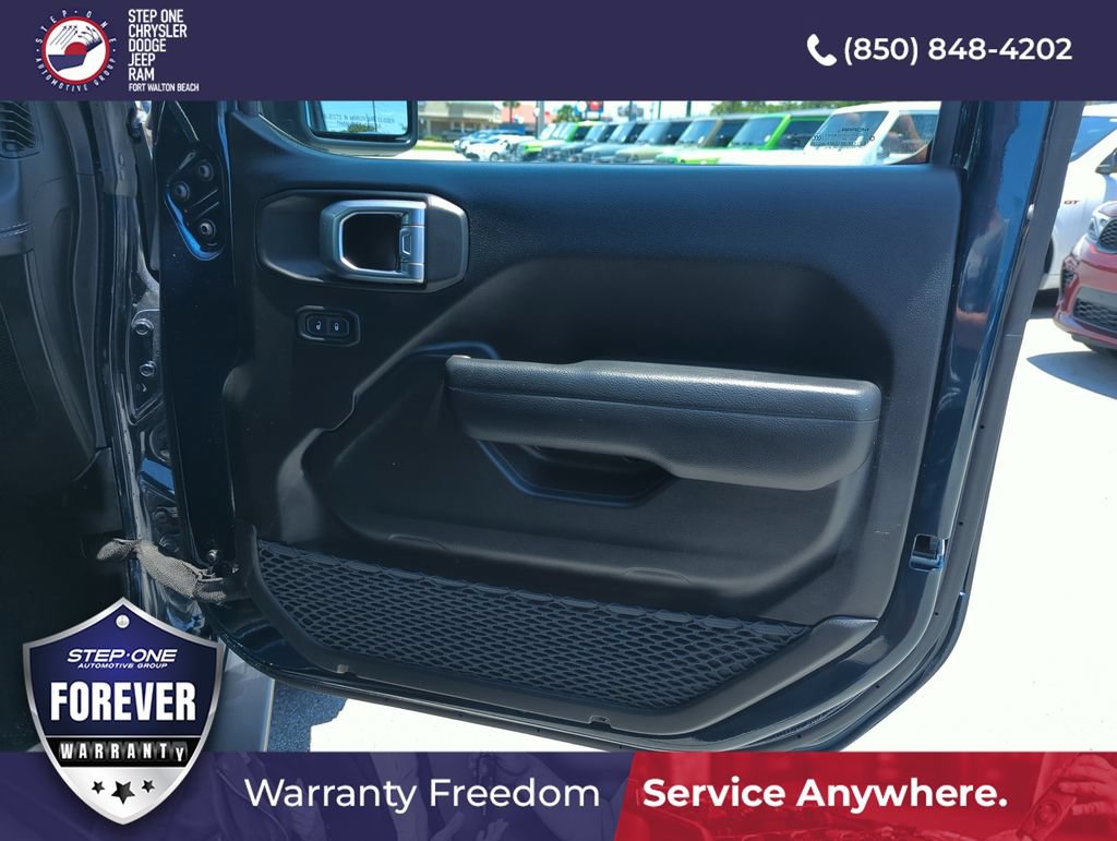 Used 2025 Jeep Wrangler Unlimited Rubicon w/ Convenience Group AWD/4WD image 31