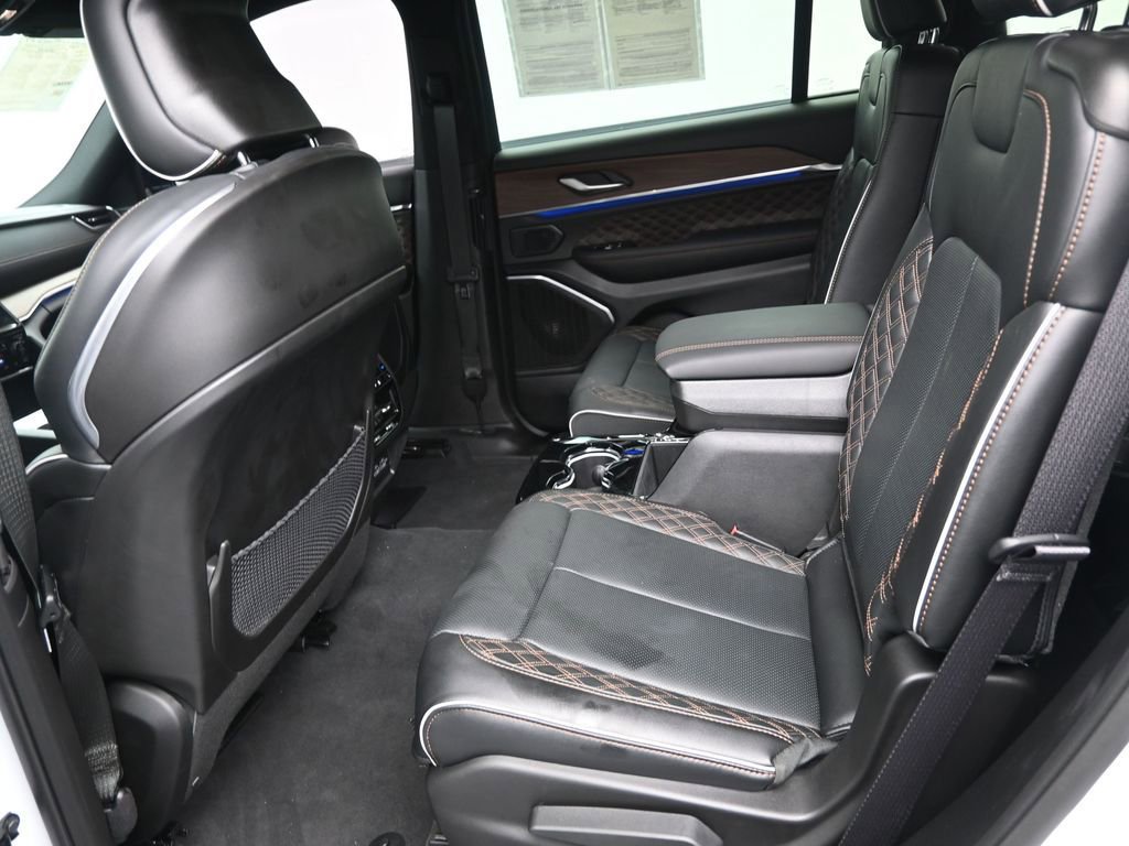 Used 2025 Jeep Grand Cherokee L Summit AWD/4WD image 11