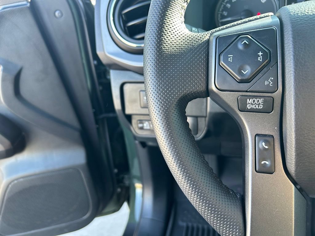 Used 2021 Toyota Tacoma TRD Off-Road w/ Technology Package AWD/4WD image 19