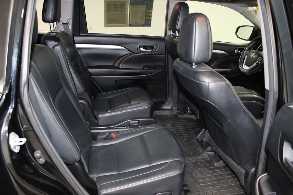 Used 2017 Toyota Highlander XLE image 30