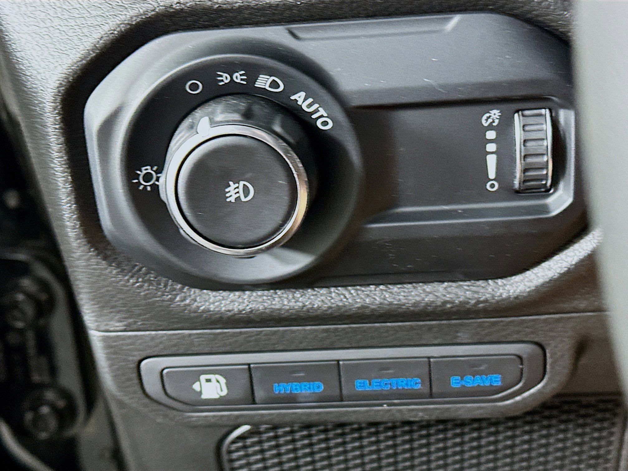 Used 2025 Jeep Wrangler Willys image 16