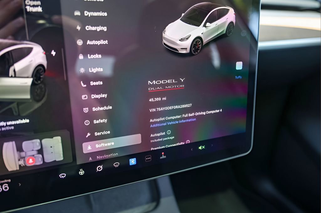 Used 2024 Tesla Model Y Performance image 17