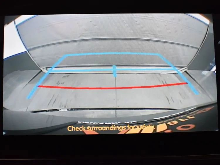 Used 2025 Toyota Sienna XLE image 33