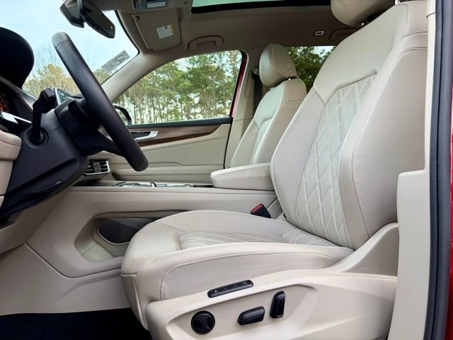 Used 2025 Volkswagen Atlas SEL Premium R-Line image 27