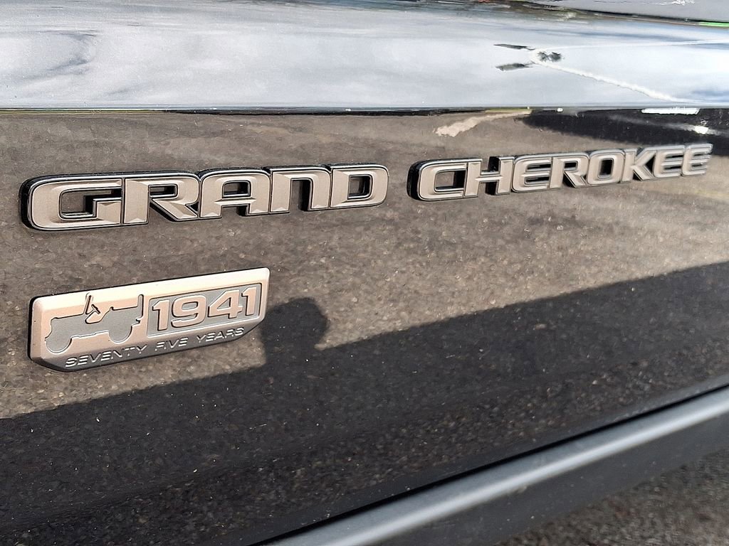 Used 2016 Jeep Grand Cherokee Laredo 75th Anniversary image 32