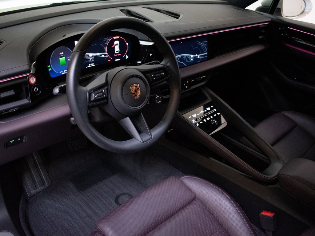 Certified 2025 Porsche Macan 4 Electric image 4