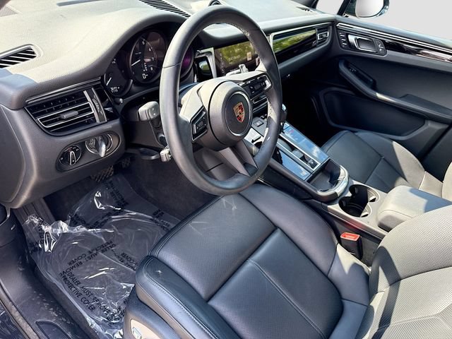 Certified 2025 Porsche Macan AWD/4WD image 26