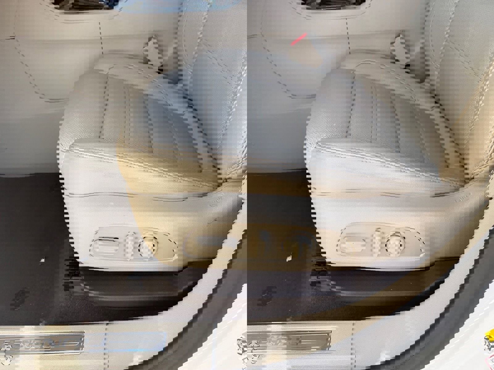 Used 2019 GMC Acadia Denali w/ Technology Package FWD image 20