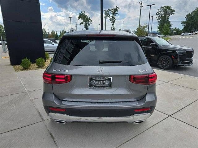 Used 2026 Mercedes-Benz GLB 250 4MATIC image 5