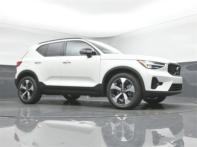 New 2026 Volvo XC40 B5 Plus w/ Protection Package Premier image 36