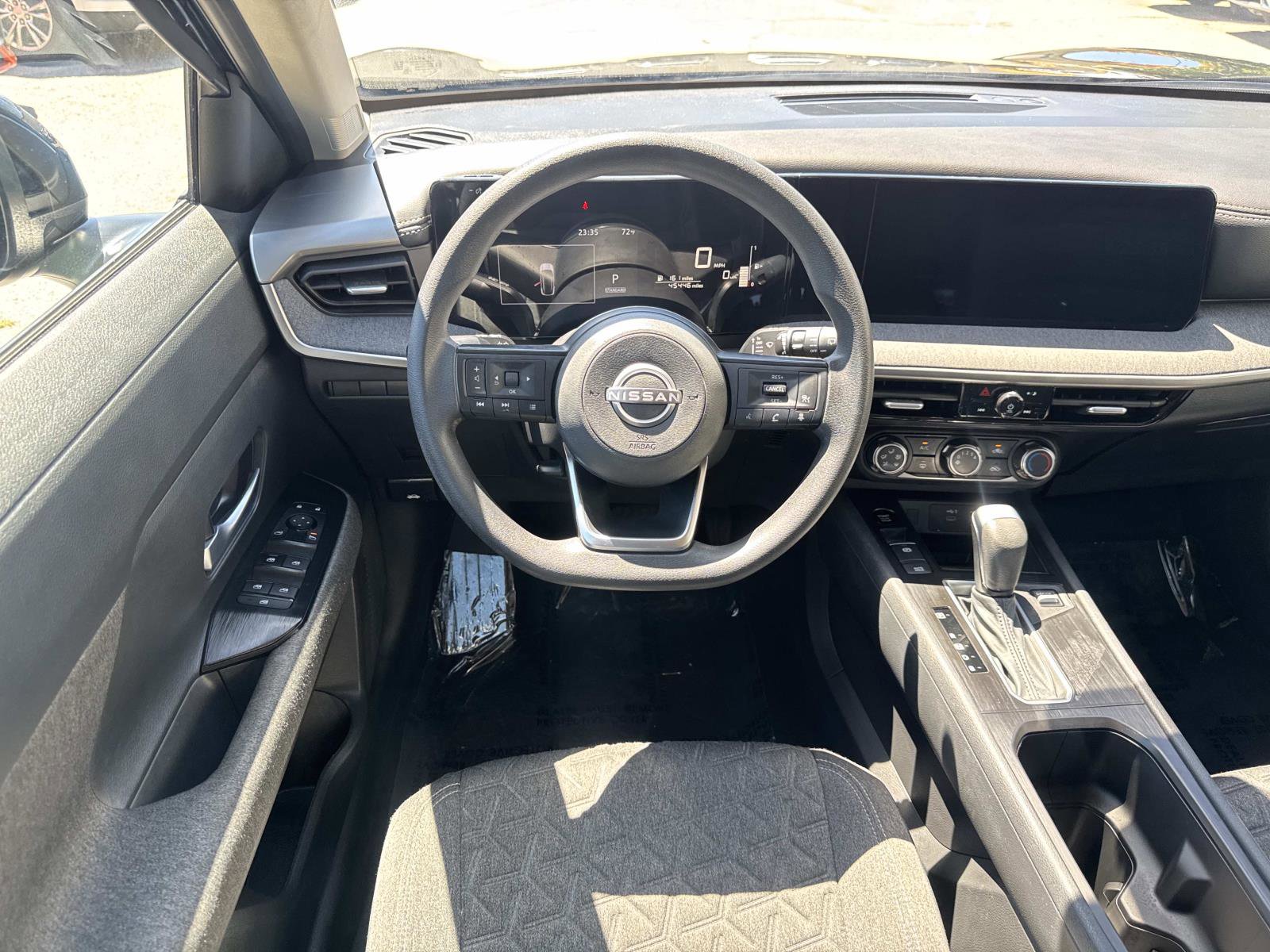 Used 2025 Nissan Kicks SV FWD image 8