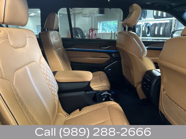 Used 2021 Jeep Grand Cherokee L Summit w/ Luxury Tech Group V AWD/4WD image 17