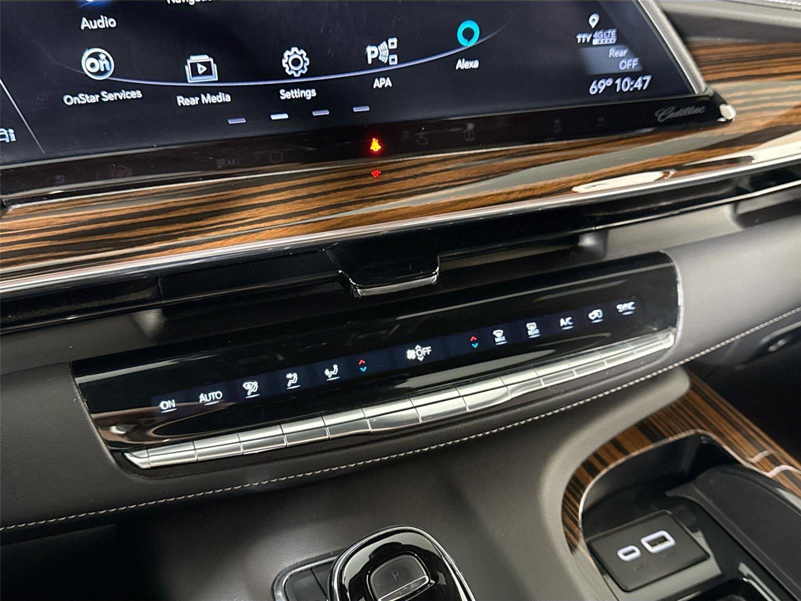Used 2023 Cadillac Escalade Premium Luxury AWD/4WD image 21