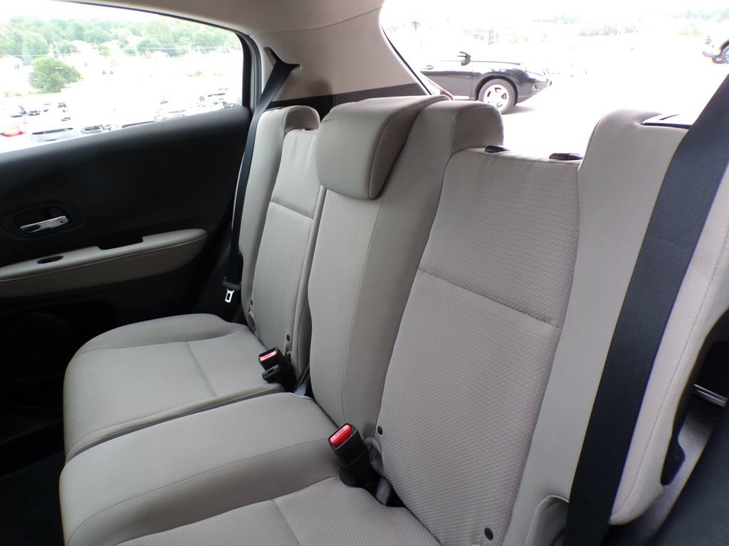 Used 2019 Honda HR-V LX image 16