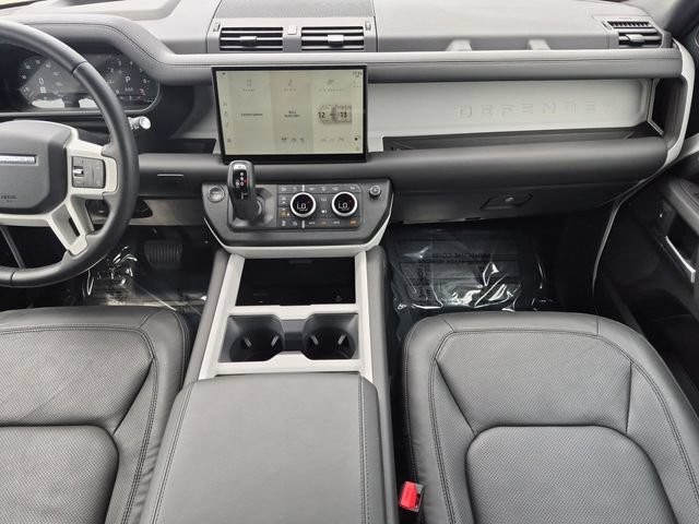 Used 2025 Land Rover Defender 110 X-Dynamic SE AWD/4WD image 13